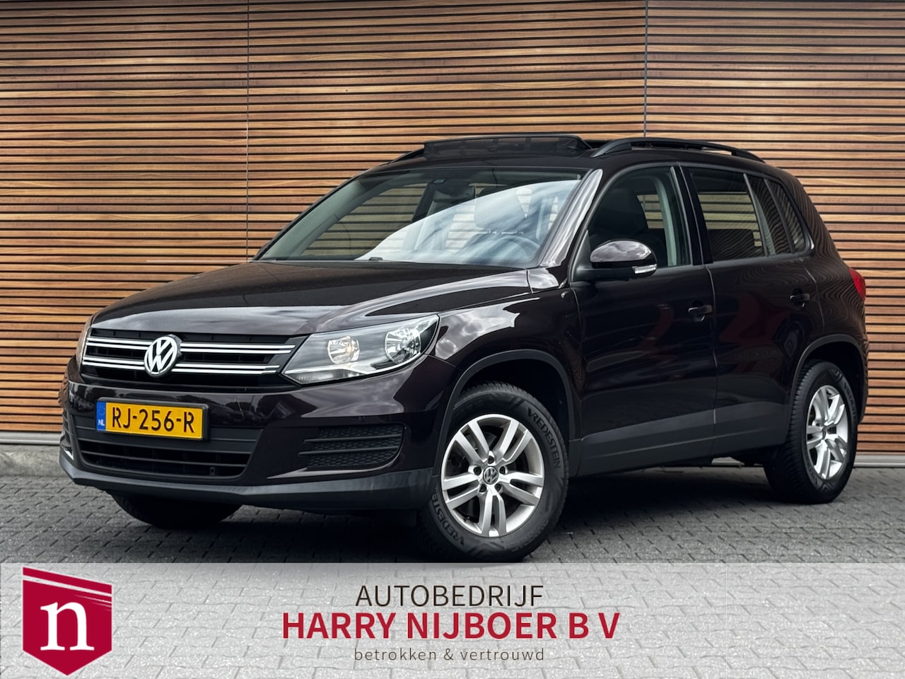 Volkswagen Tiguan - 2.0 TDI Sport&Style Navi / Panoramadak / Trekhaak / Clima / Camera - AutoWereld.nl