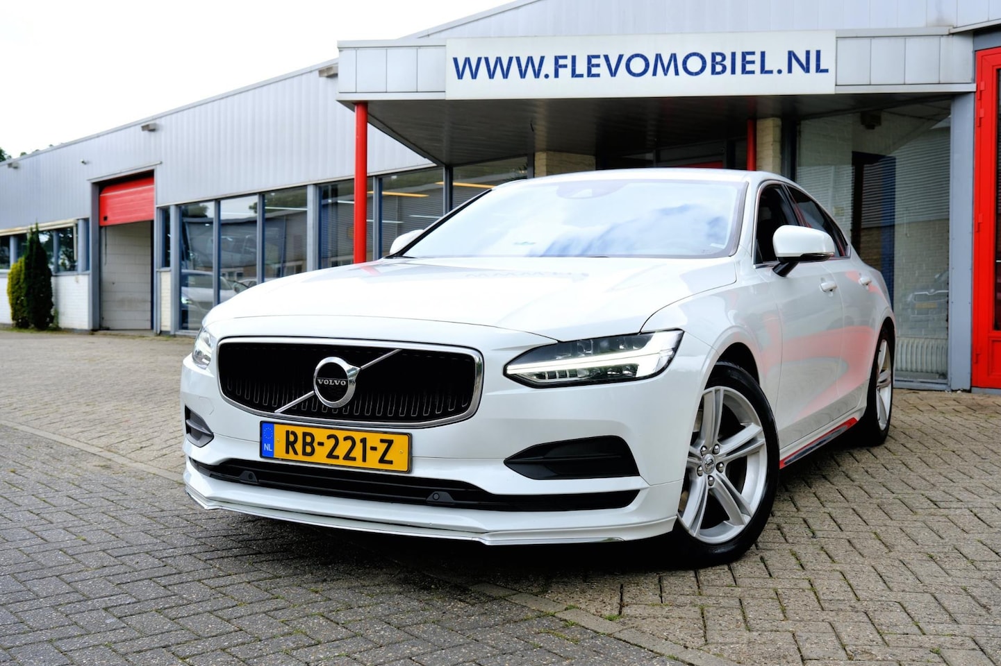 Volvo S90 - 2.0 T5 254pk Momentum Aut. Leder|Navi|BLIS|Apple CarPlay|LMV - AutoWereld.nl