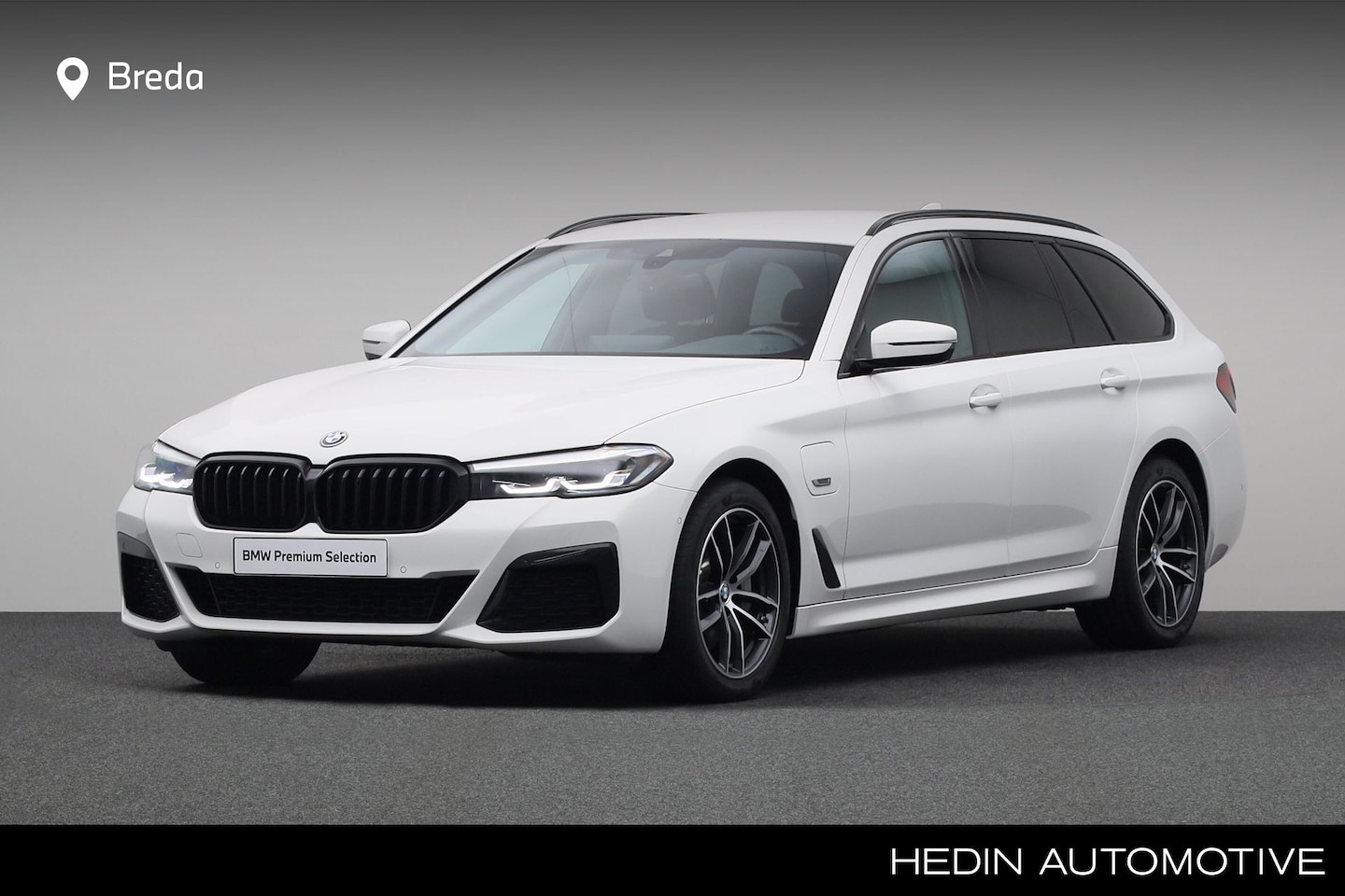 BMW 5-serie Touring - 530e High Executive | M-sport Shadow Line | DAB | PDC voor/ achter | Trekhaak | - AutoWereld.nl