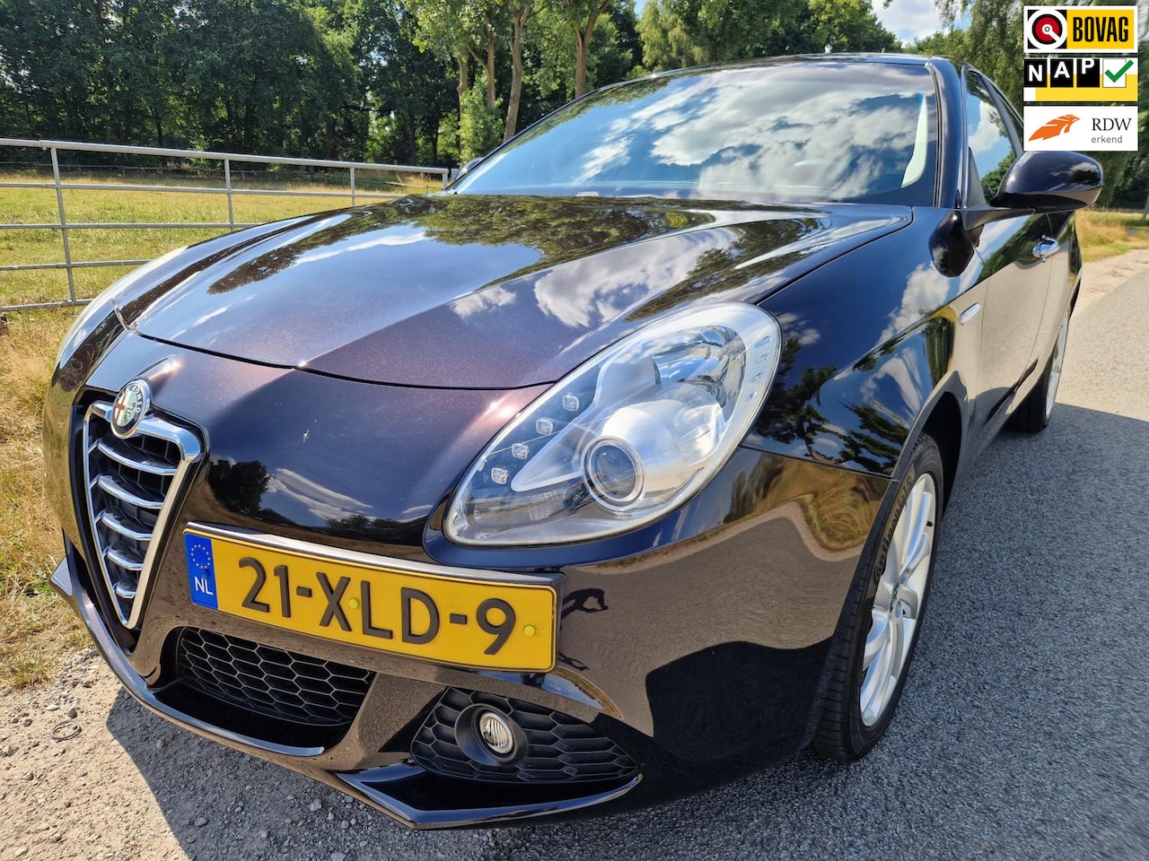 Alfa Romeo Giulietta - 1.4 T Distinctive pas 83.300km 1ste eigenaar zeer mooi - AutoWereld.nl