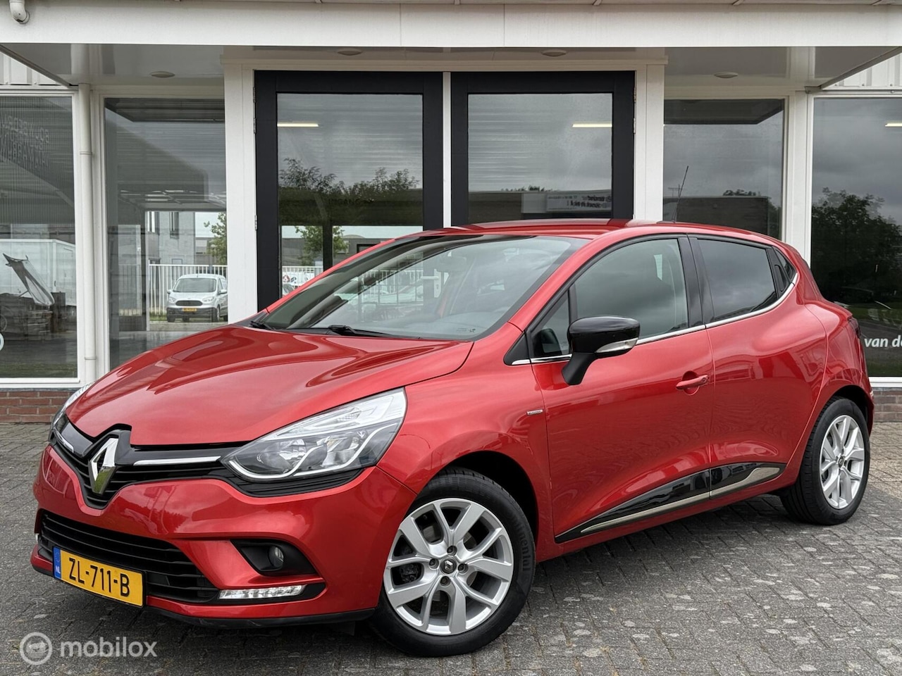 Renault Clio - 0.9 TCe Limited / Navi / Cruise / PDC / LED - AutoWereld.nl
