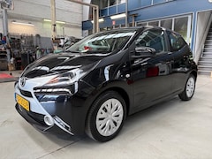 Toyota Aygo - 1.0 VVT-i 69pk 5D x-nav | Airco | Navigatie | Camera | Dealer oh | NAP | Rijklaar prijs