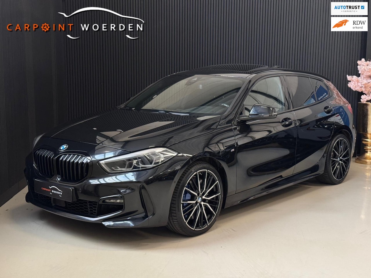 BMW 1-serie - 120d M-SPORT | PANO | SFEERVERL. | M PAKKET | VOL! - AutoWereld.nl