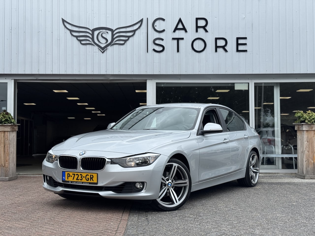 BMW 3-serie - 320i High Executive |NAV|ST VWM|LEDER|ECC|PDC|19" LM VELGEN - AutoWereld.nl