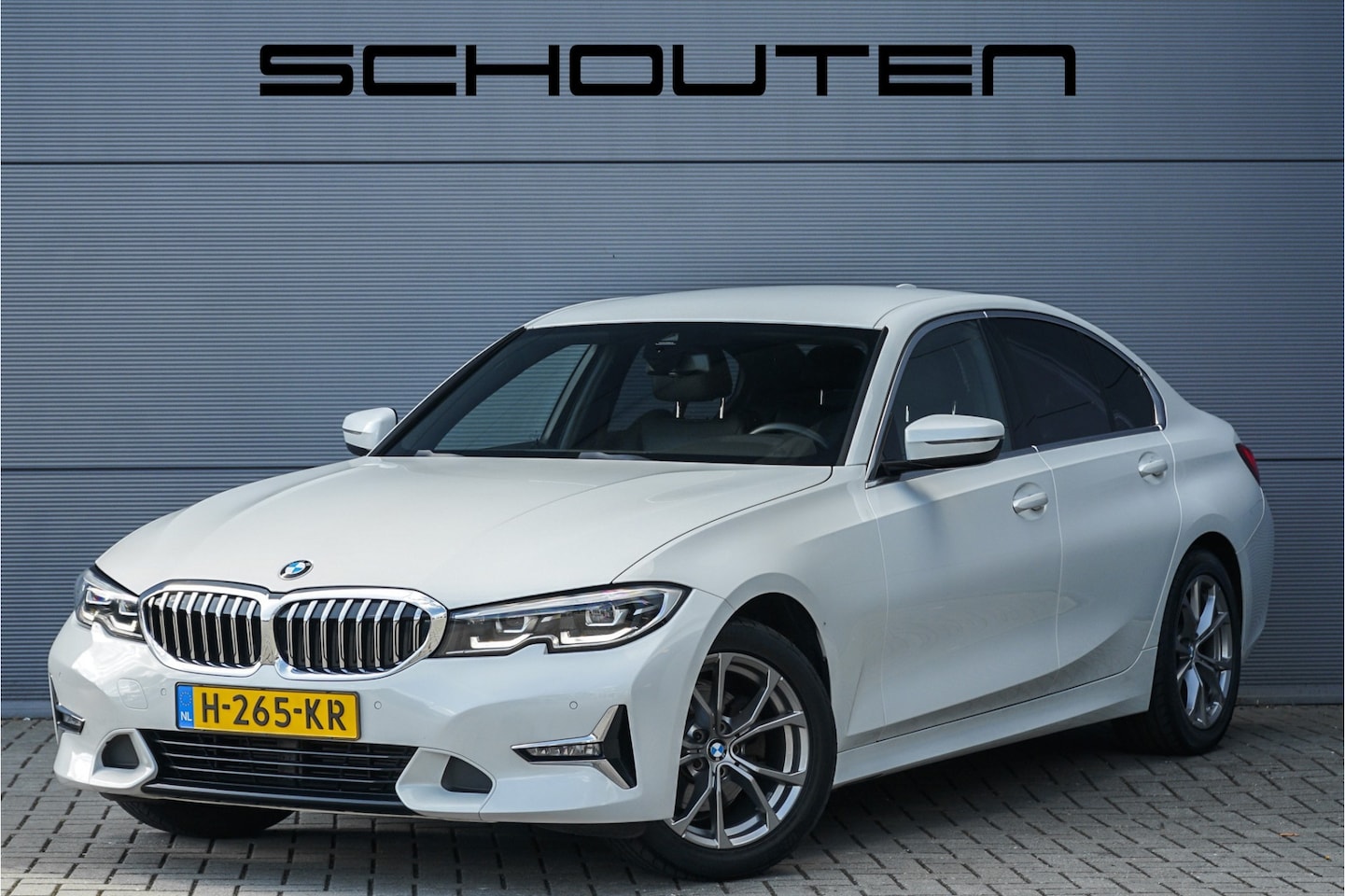 BMW 3-serie - 320i Luxury Line 184PK Navi Live Cockpit Pro Leer Sportstoel - AutoWereld.nl