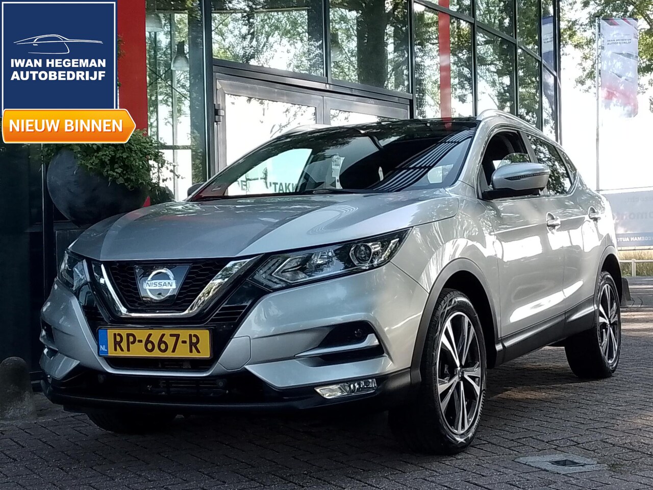 Nissan Qashqai - 1.2 N-Connecta AUTOMAAT | Panodak | Navigatie | Trekhaak | Parkeercamera | LM Velgen | Cru - AutoWereld.nl
