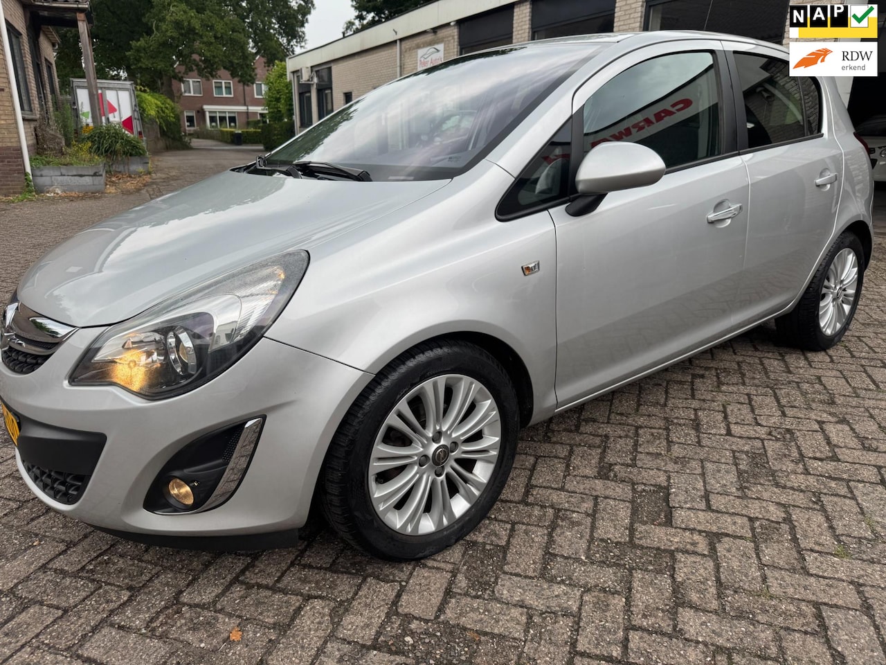 Opel Corsa - 1.2-16V Cosmo AIRCO ORG 63518 KM NAP O.H BOEKJES LUXE UITVOERING STOEL VERWARMING NAVIGATI - AutoWereld.nl