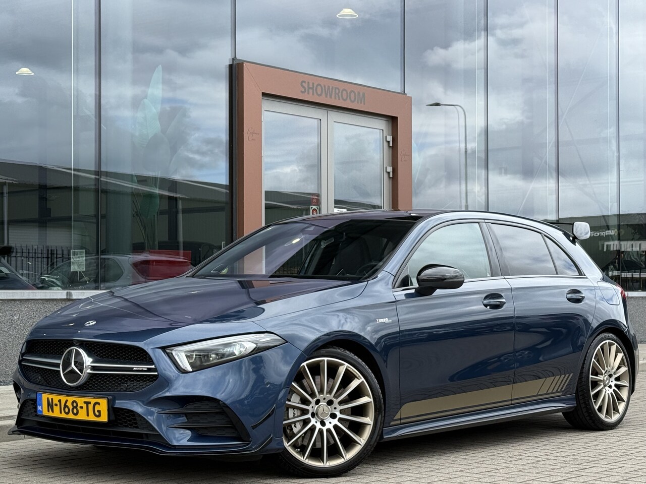 Mercedes-Benz A-klasse - AMG 35 4MATIC Edition 1 Premium Plus | Burmester | Pano | 360 Camera - AutoWereld.nl