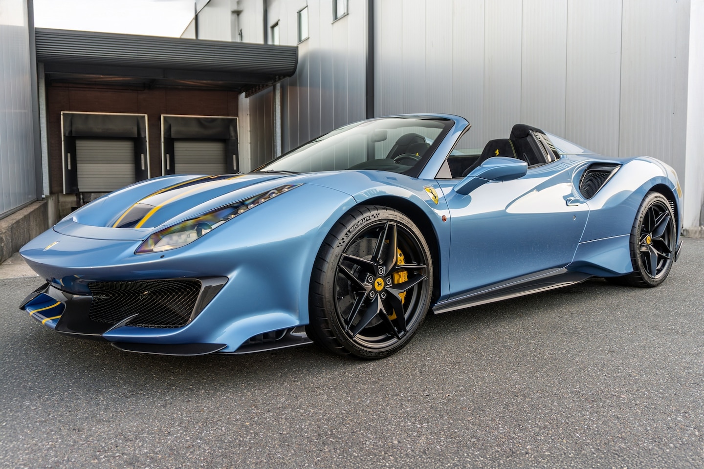 Ferrari 488 - Pista Spider - Azzurro California - AutoWereld.nl