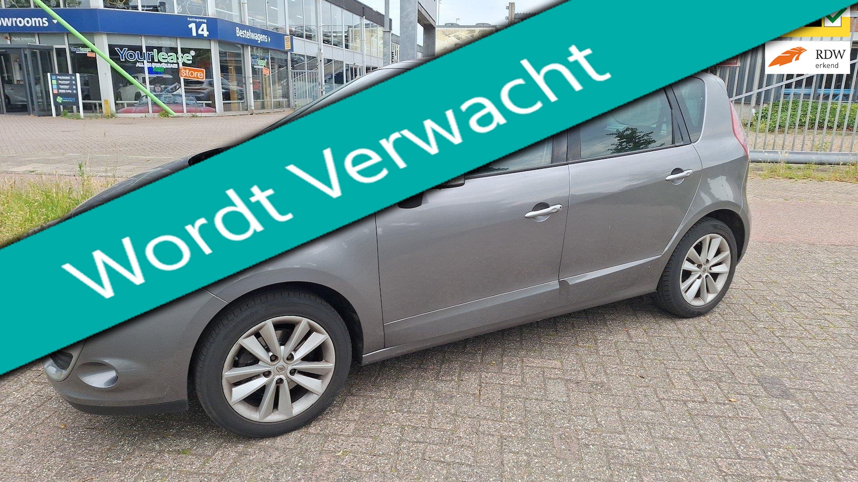 Renault Scénic - 1.6 Celsium 110pk 1e eigenaar Clima Navi Trekhaak 1300kg - AutoWereld.nl