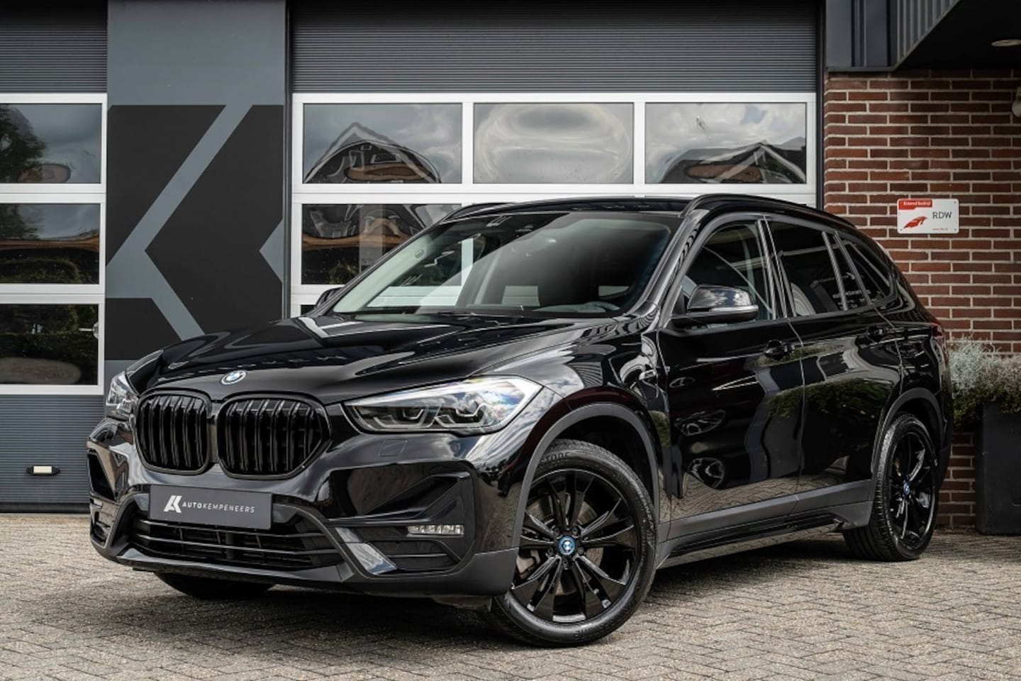 BMW X1 - 25e xDrive | Sportline | Stoelverwarming | HIFI | Ambiance verlichting | Head-up | 18' inc - AutoWereld.nl