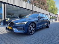 Volvo V60 - 2.0 B3 Automaat Momentum Achterruitrij camera Clima Cruise PDC Stuurverwarming Stoelverwar