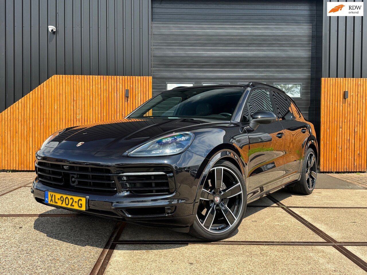 Porsche Cayenne - 3.0 SportChrono BlackPack Nightvision Adapt. Cruise 22Inch Trekhaak Rijklaar! - AutoWereld.nl