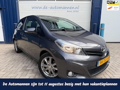 Toyota Yaris - 1.3 VVT-i Dynamic 3-drs AUTOMAAT / AIRCO+ECC / GLAZEN DAK / 1/2 LEER / CAMERA