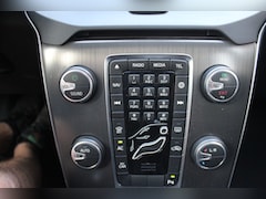 Volvo V40 - 2.0 T2 Kinetic Clima-Cruise-Parkeersensoren-Navi-Trekhaak 70.000 Km