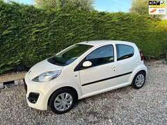 Peugeot 107 - 1.0 Active Automaat Airco 54DKM NAP