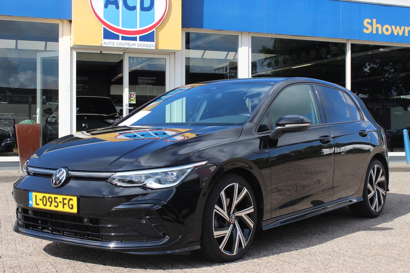 Volkswagen Golf - 1.5 eTSI 150pk 7-DSG R-Line Business - AutoWereld.nl