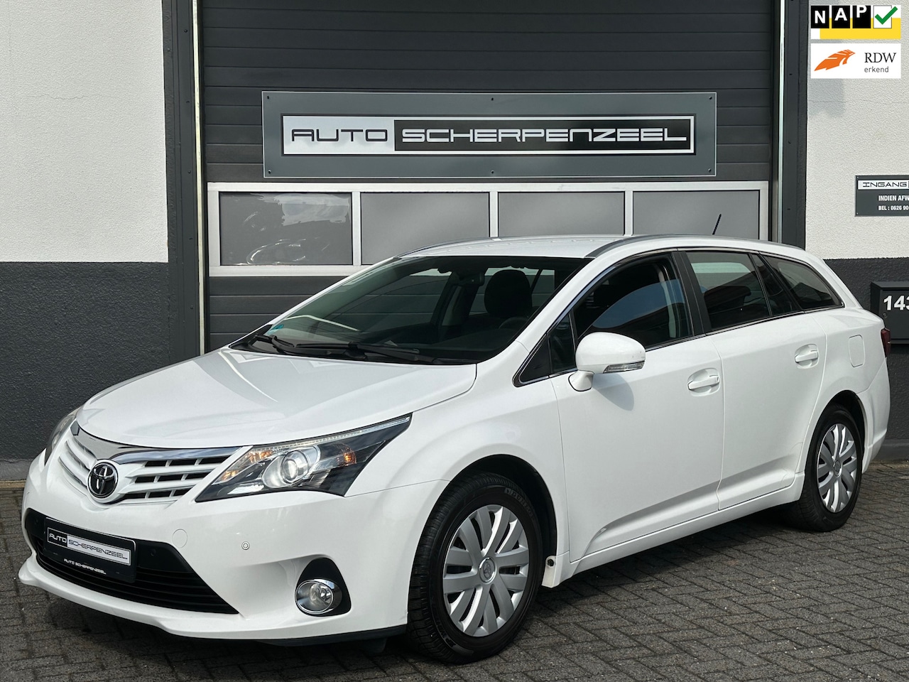 Toyota Avensis - 1.6 VVTi Business | AIRCO | CAMERA | NAVI | - AutoWereld.nl