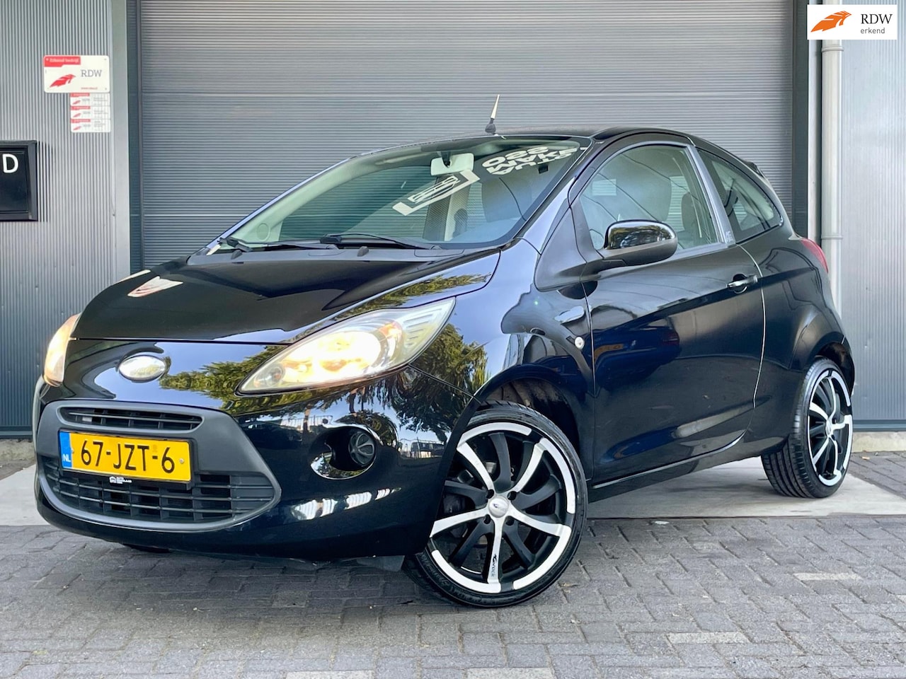 Ford Ka - 1.2 Trend NIEUWE APK ELEKTRISCHPAKKET LM VELGEN AUTOMATISCHE VERLICHTING RADIO AUX - AutoWereld.nl