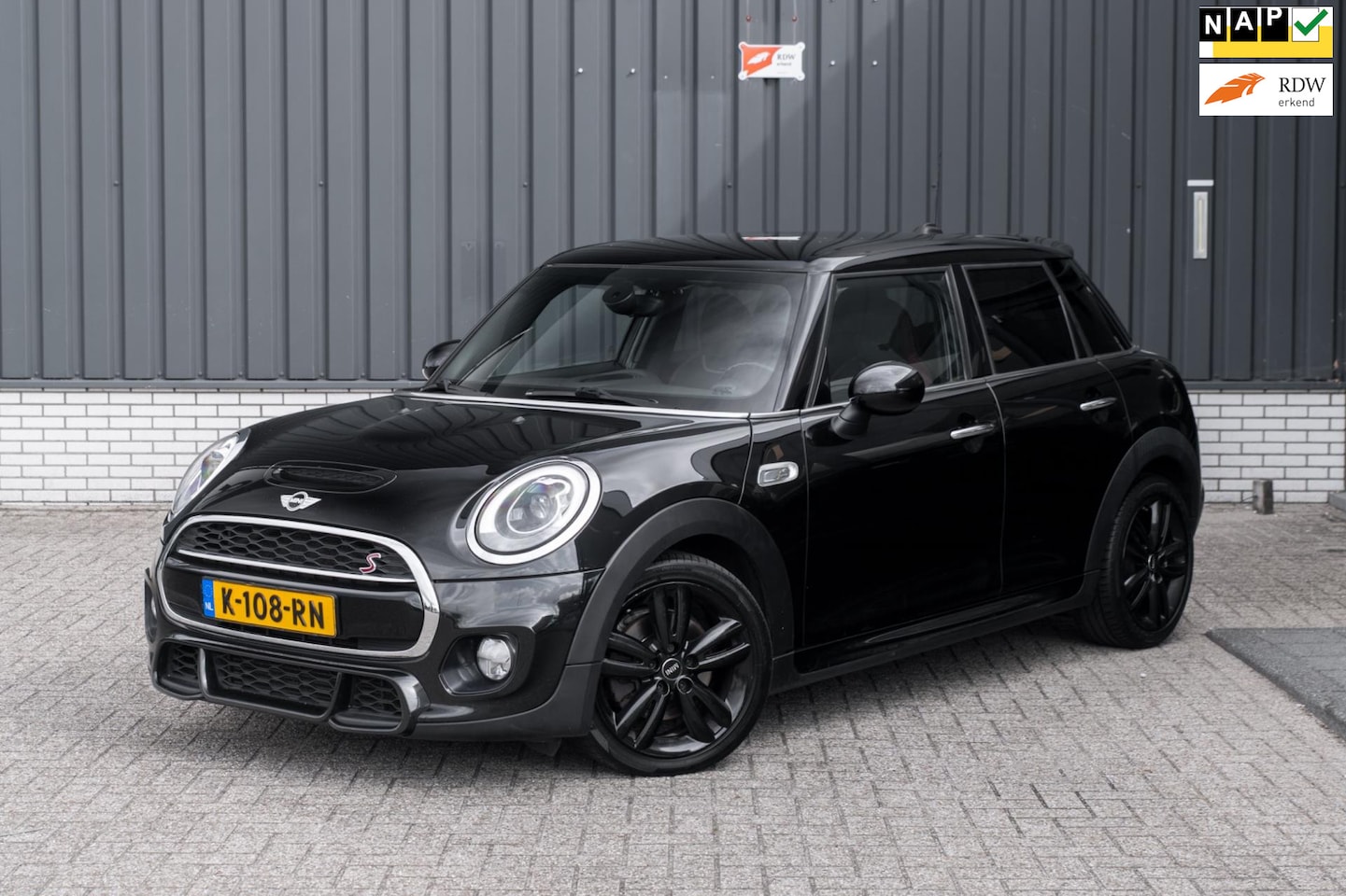 MINI Cooper S - Mini 2.0 Chili Serious Business*JCW*Naviagtie* - AutoWereld.nl