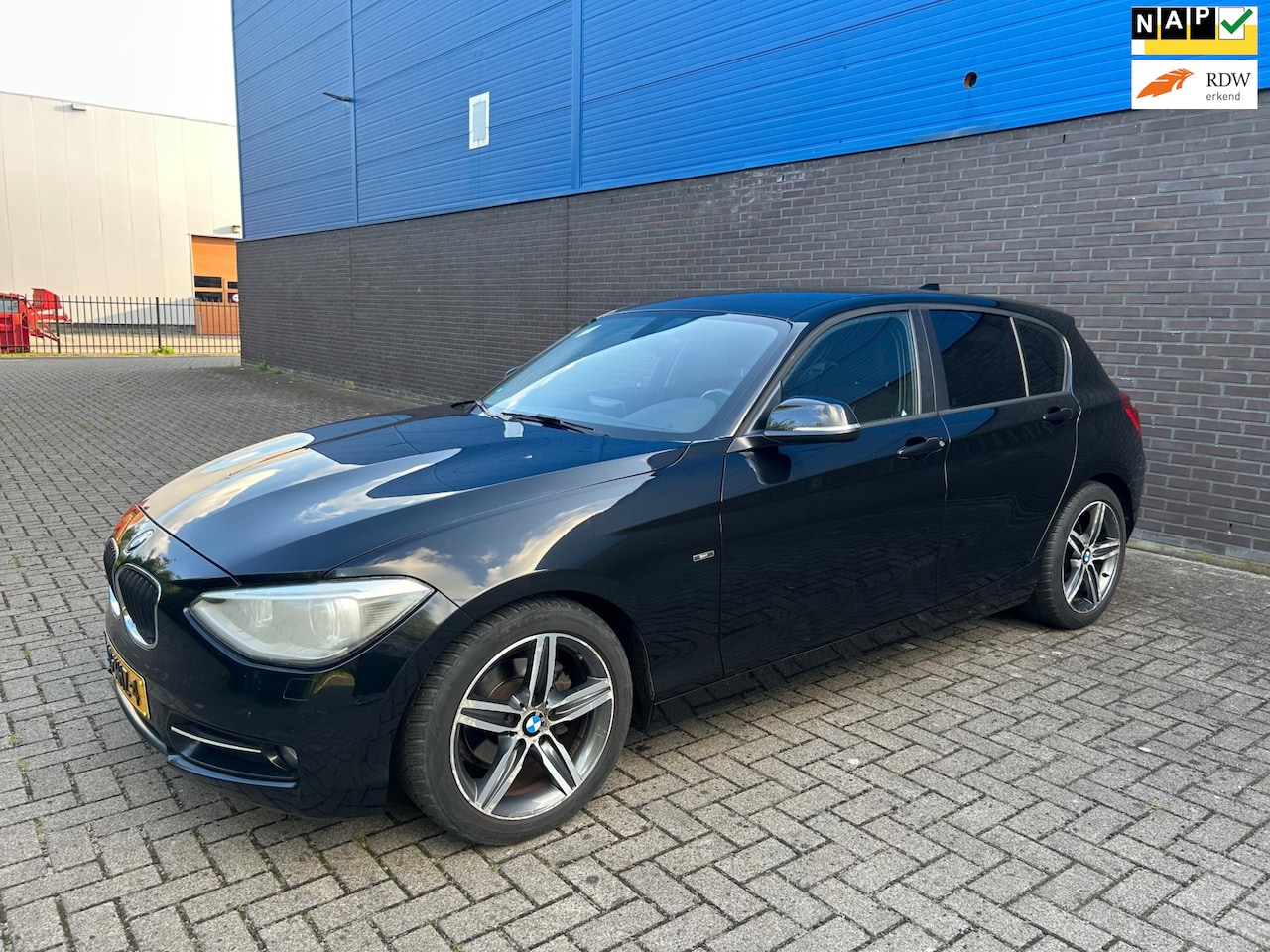 BMW 1-serie - 116i Business+ | 5-Deurs | Grote Navi | sport line pakket | drive performance control | Cr - AutoWereld.nl
