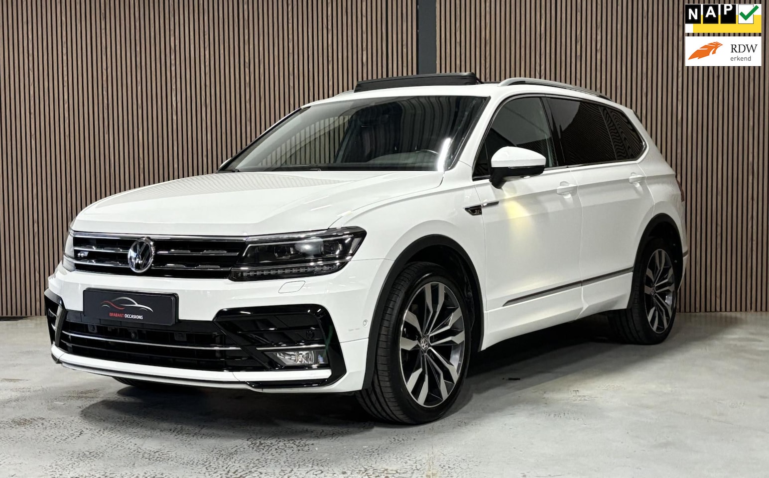 Volkswagen Tiguan Allspace - 2.0 TSI 4Motion Highline Business R 7p. pano 3 x r line 20'' lmv - AutoWereld.nl