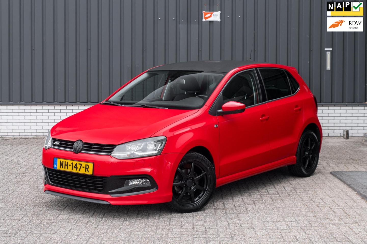 Volkswagen Polo - 1.2 TSI R-Line*Navigatie*Stoel verwarming* - AutoWereld.nl