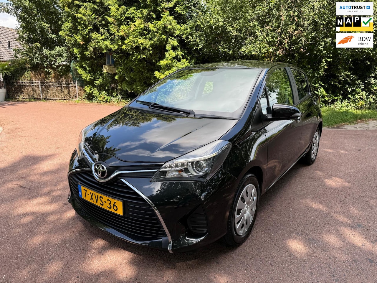 Toyota Yaris - 1.3 VVT-i Aspiration / Navi / Camera / NAP / Airco / Aux - AutoWereld.nl