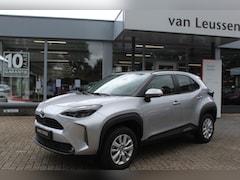 Toyota Yaris Cross - 1.5 HYBRID 115 DYNAMIC EL-ACHTERKLEP STUUR-STOEL & RUITENWISSER VERW. KEYLESS HEAD-UP