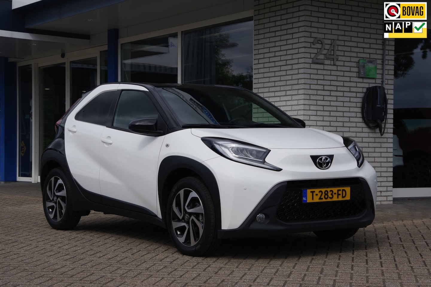 Toyota Aygo X - 1.0 VVT-i AUTOMAAT Two-tone Camera App-connect Parkeersensoren - AutoWereld.nl
