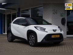 Toyota Aygo X - 1.0 VVT-i AUTOMAAT Two-tone Camera App-connect Parkeersensoren
