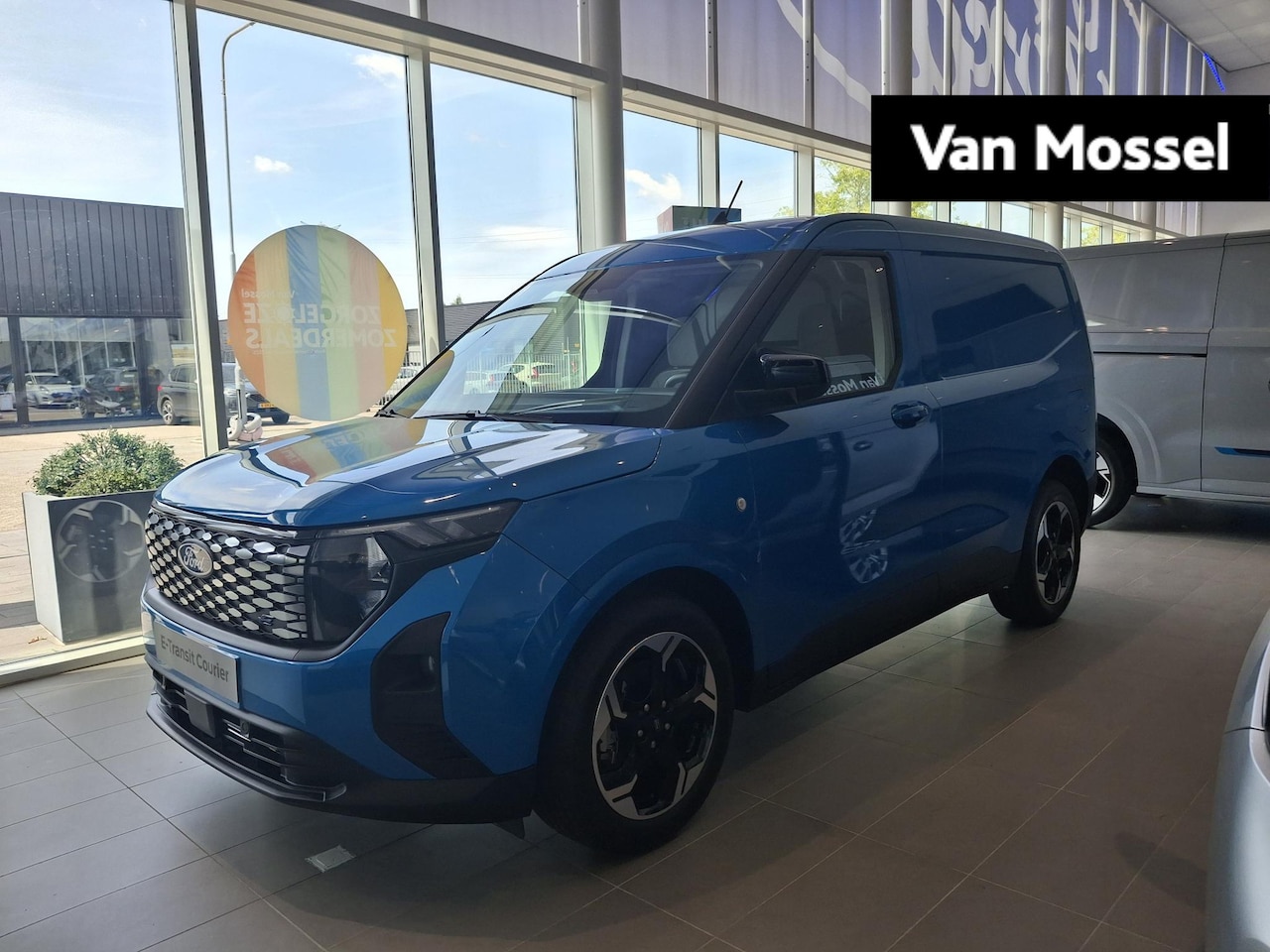 Ford Transit Courier - E-Transit Limited 44 kWh | ADAPTIEVE CRUISE CONTROL | STOEL, STUUR EN VOORRUITVERWARMING | - AutoWereld.nl