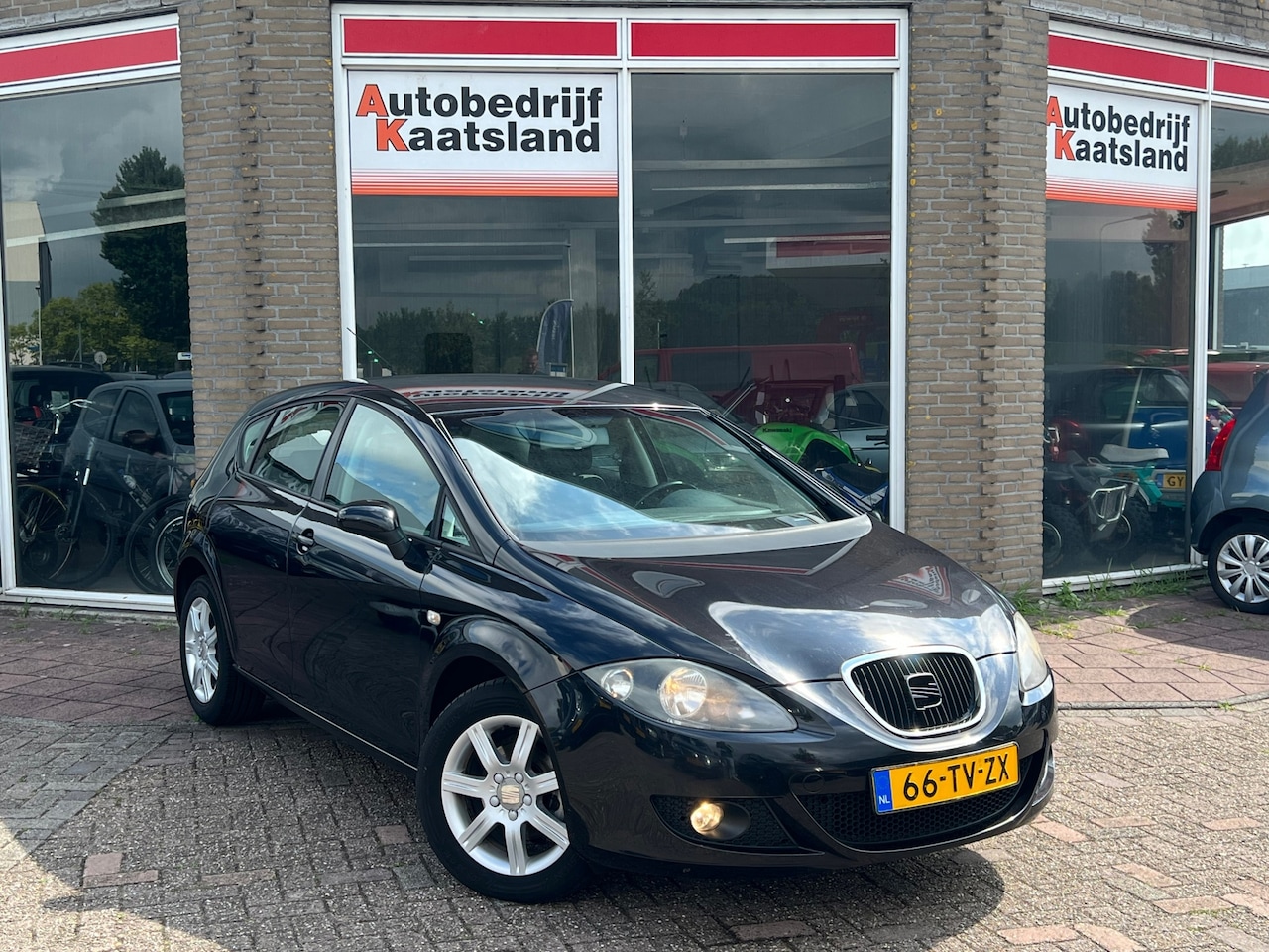 SEAT Leon - 1.6 Stylance - Clima - Cruise - NIEUWE APK - - AutoWereld.nl