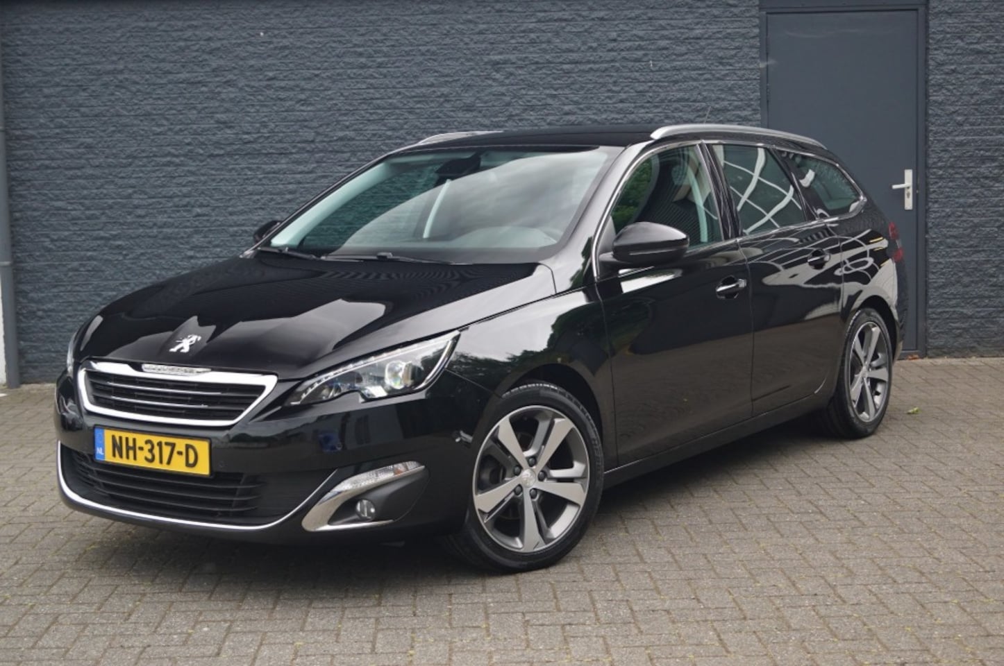 Peugeot 308 - SW 1.2 PureTech 130PK Allure LED/Carplay/Navi/Trekhaak/17 inch - AutoWereld.nl
