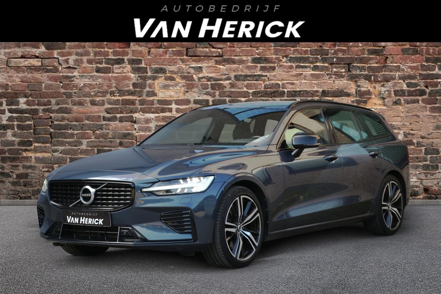 Volvo V60 - 2.0 T6 Recharge AWD R-Design | Winterpack | Trekhaak wegklapbaar | 19" LMV - AutoWereld.nl