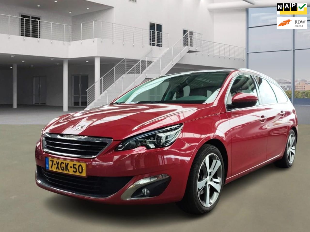 Peugeot 308 SW - 1.2 e-THP Première|xenon|pano|navi|psensor|trekhaak|boekjes - AutoWereld.nl