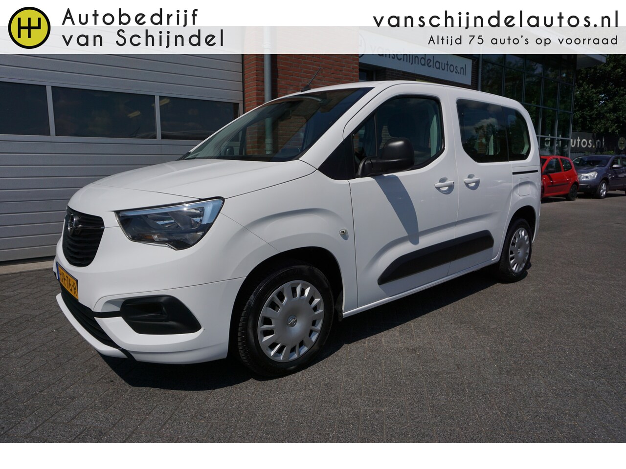 Opel Combo Tour - 1.2 Turbo L1H1 Edition 5 PERSOONS - PARKEERSENSOREN - NAVI - APPLE CARPLAY / ANDROID - AIR - AutoWereld.nl