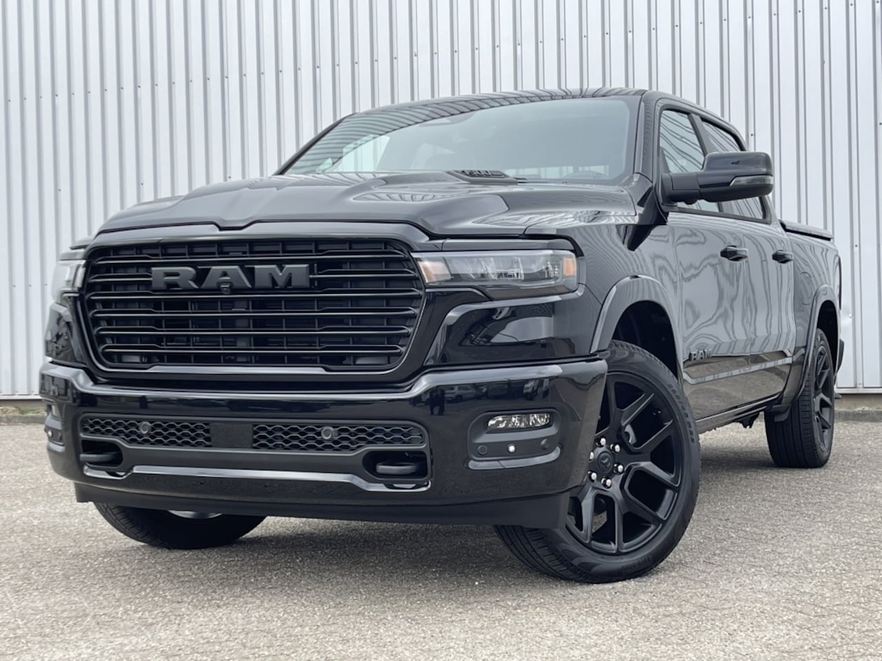 Dodge Ram 1500 - MY2025 BPM Vrij 4x4 Crew Cab Laramie Night - AutoWereld.nl