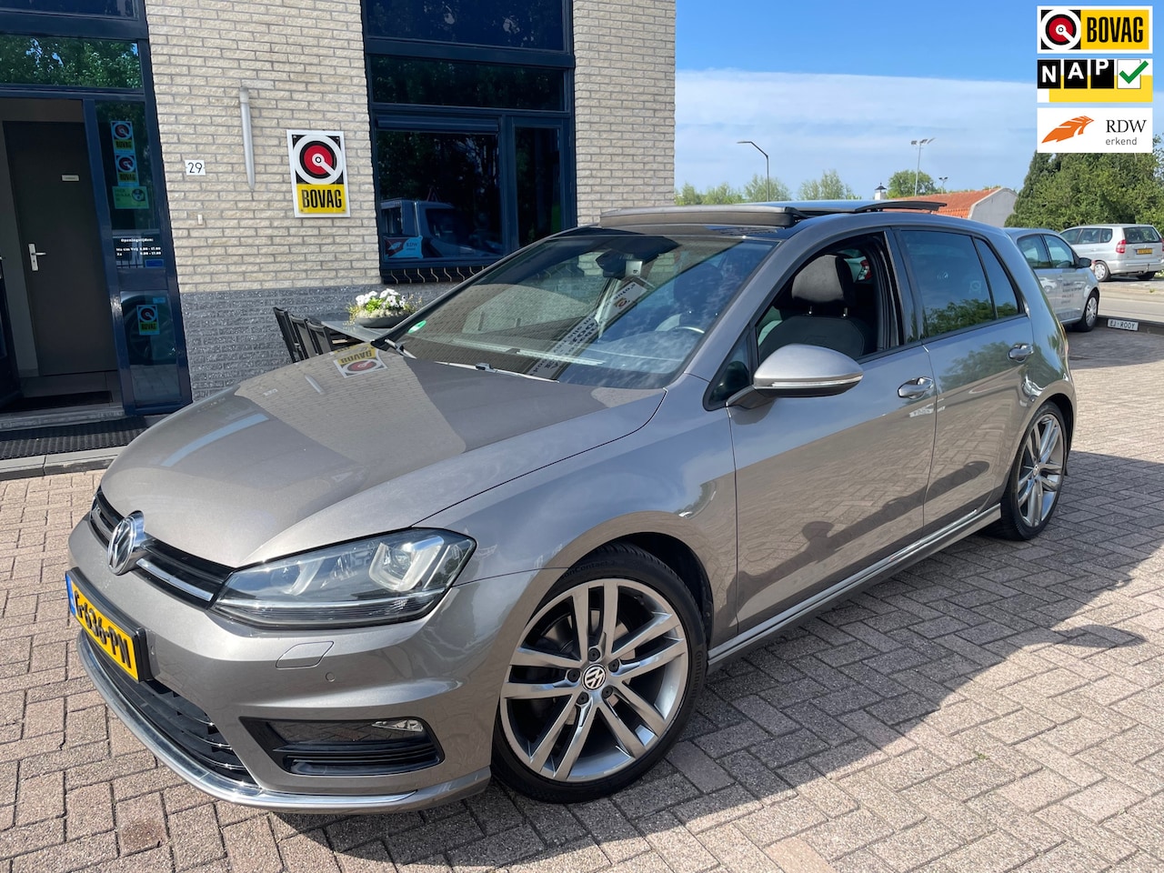 Volkswagen Golf - 1.4 TSI- R-Line- pano-cam- Automaat - AutoWereld.nl
