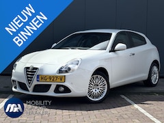 Alfa Romeo Giulietta - 1.4 T Exclusive Dealeronderhouden I LAGE KM-stand I Navigatie I Airco I Cruise Control I