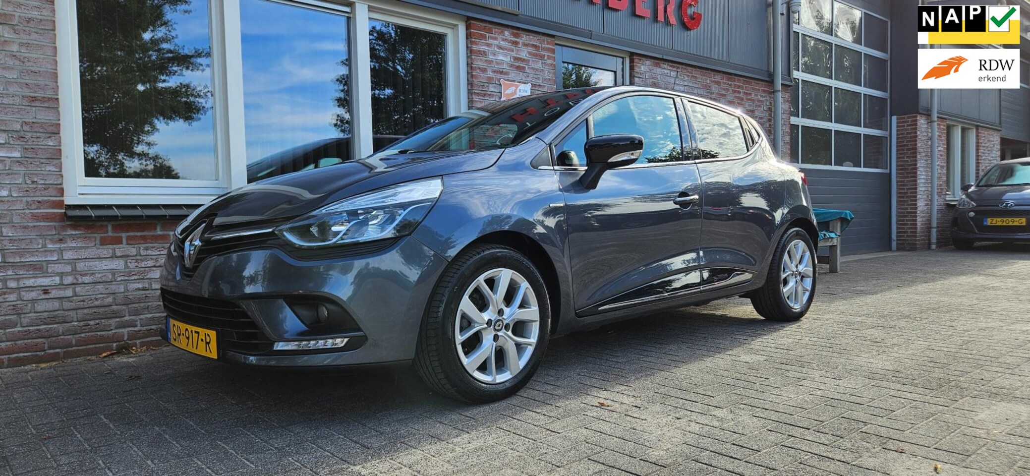 Renault Clio - 0.9 TCe Limited Airco! Cruise Control! Camera! Nette Auto! NAP! Navigatie! - AutoWereld.nl