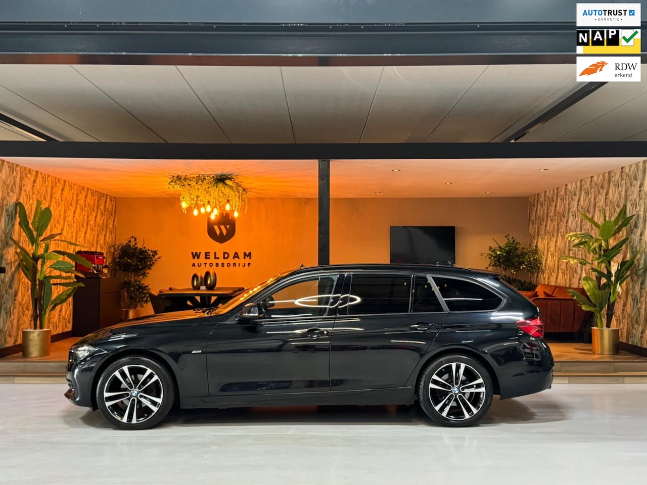 BMW 3-serie Touring - 320i xDrive Edition Sport Line Shadow Executive Garantie Head-Up Pano Camera Elek Achterkl - AutoWereld.nl