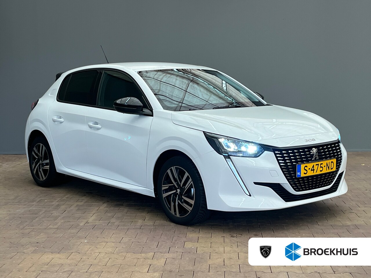 Peugeot 208 - 1.2 PureTech Allure | Bluetooth telefoonvoorbereiding | Cruise control | Navigatiesysteem - AutoWereld.nl