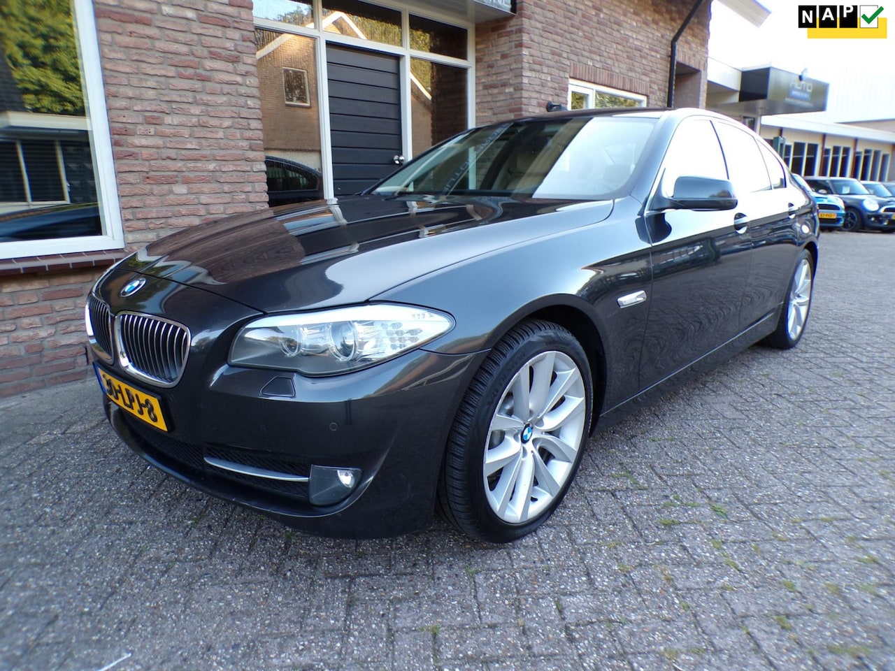 BMW 5-serie - 523i High Executive Automaat / Leder / Navi - AutoWereld.nl