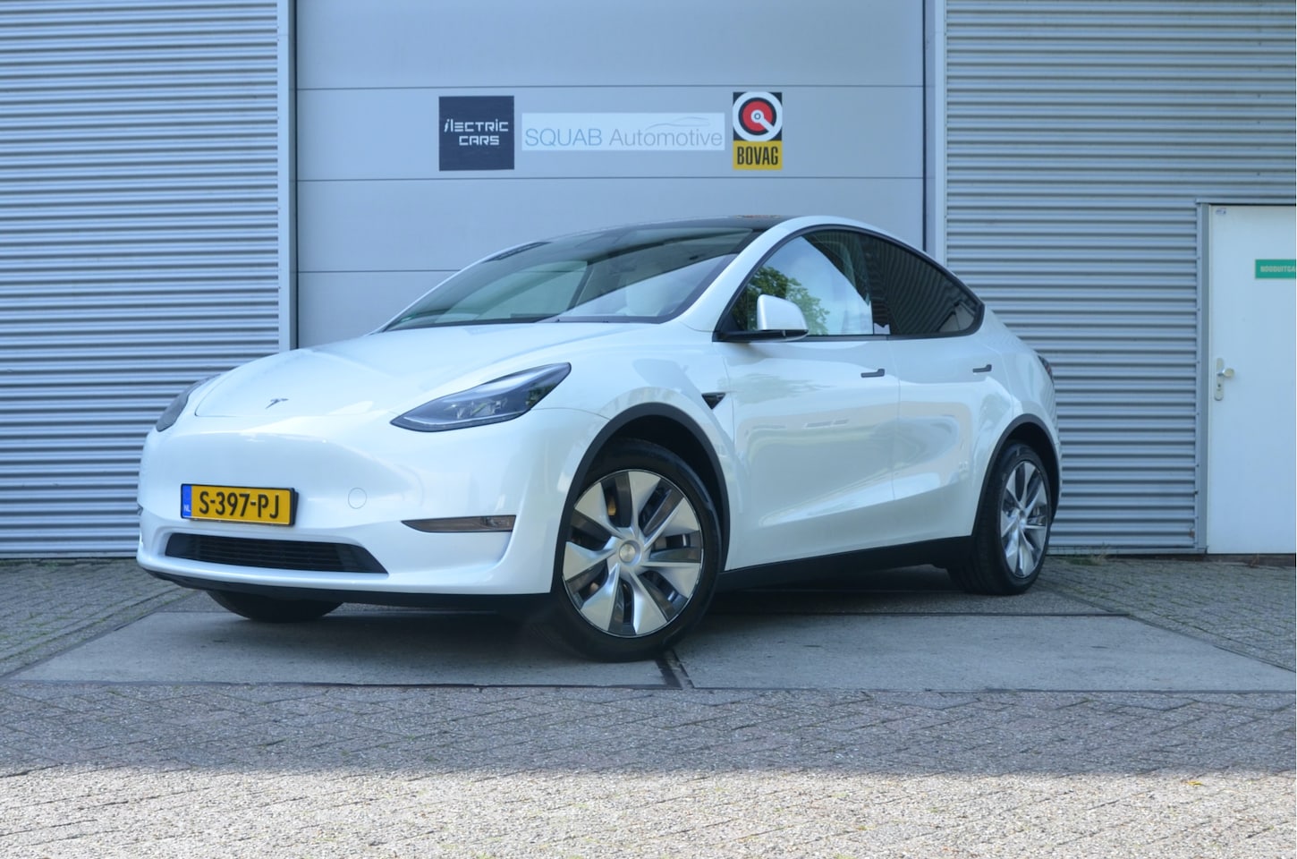 Tesla Model Y - Long Range AWD 75 kWh Trekhaak (1.600kg), AutoPilot - AutoWereld.nl
