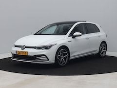 Volkswagen Golf - 1.5 eTSI R-Line | PANO | CAMERA | ADAPTIVE | VIRTUAL | STOEL- EN STUURVERW