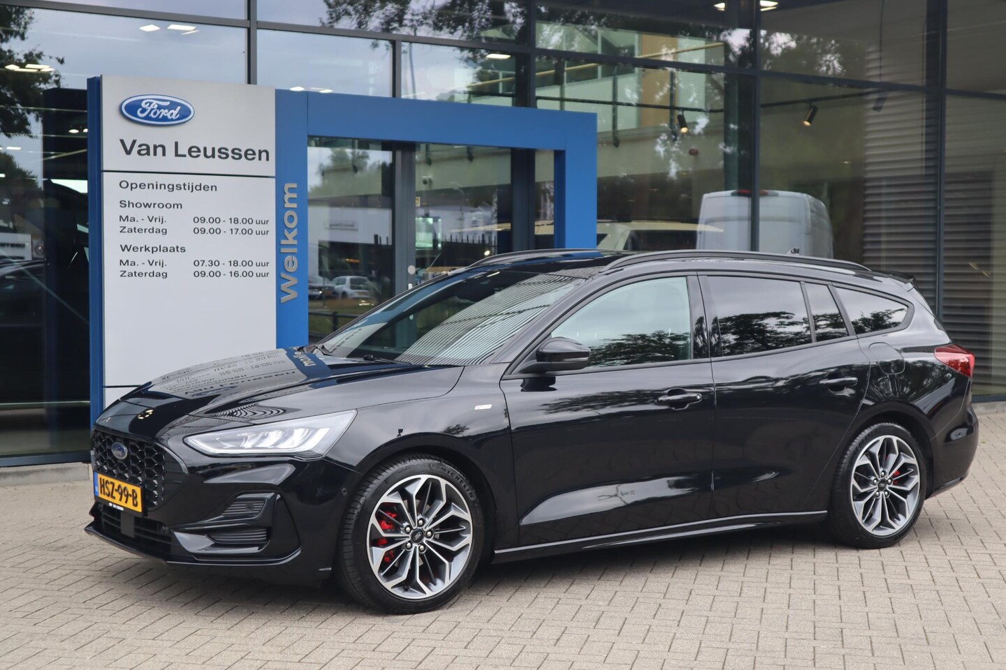 Ford Focus Wagon - 155PK HYBRID ST-LINE-X AUTOMAAT STOEL/STUUR/VOORRUITVERW. NAVI APPLE/ANDROID CAMERA P-SENS - AutoWereld.nl