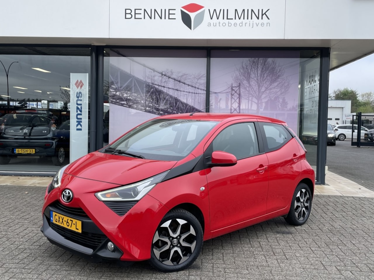 Toyota Aygo - 1.0 x-play AUTOMAAT | all-season | camera | clima - AutoWereld.nl