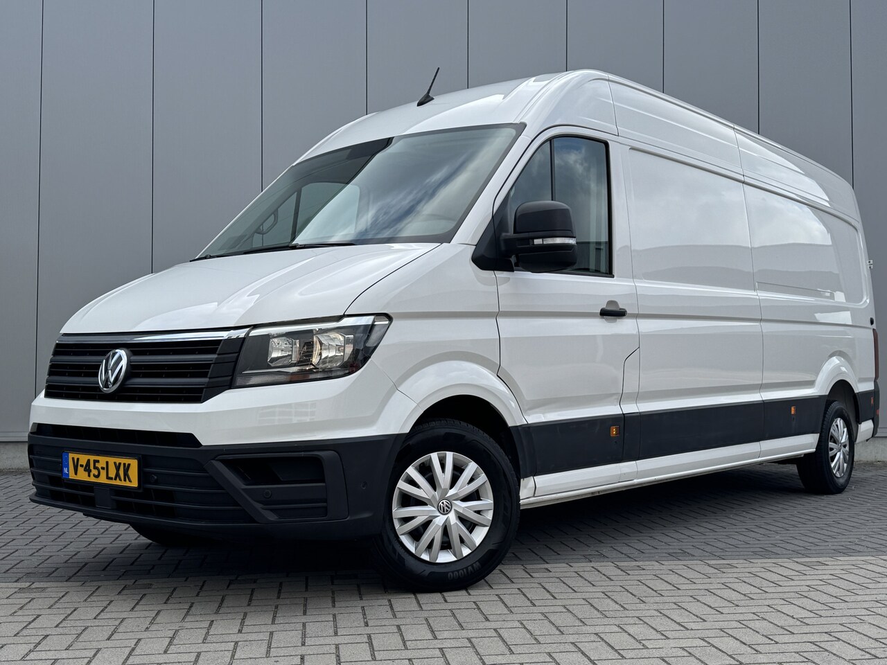 Volkswagen Crafter - 35 2.0 TDI L4H3 Camera/Parkeersensoren/AppConnect - AutoWereld.nl