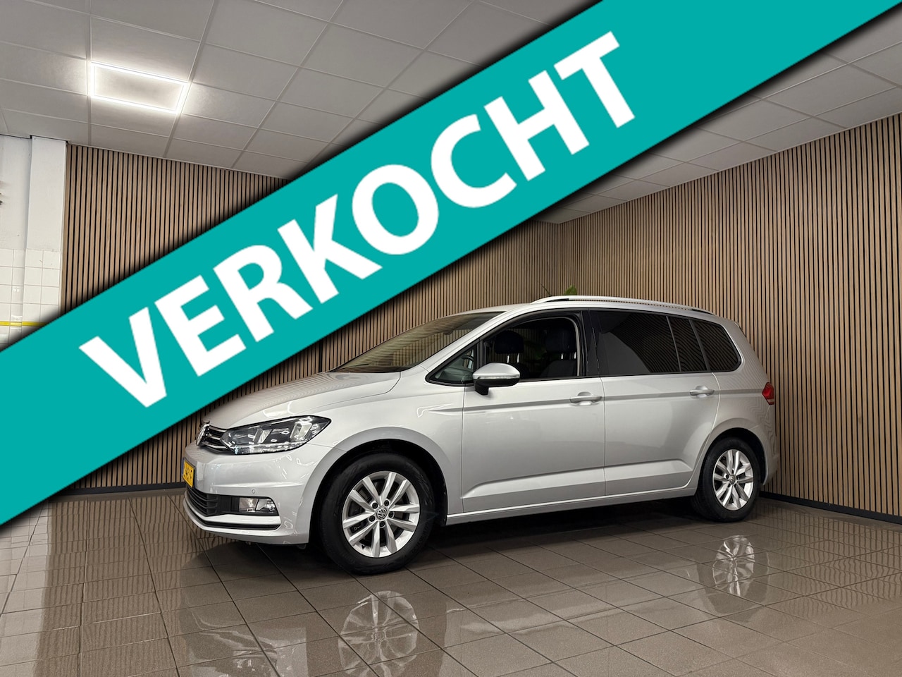 Volkswagen Touran - 1.2 TSI Comfortline 7p * Trekhaak / 7 Persoons / Navigatie / NL Auto * - AutoWereld.nl